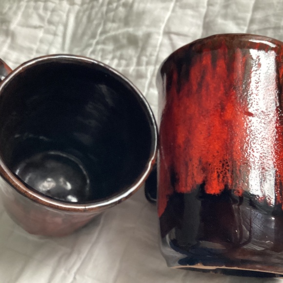 SET OF TWO VINTAGE DRIP GLAZE POTTERY MUGS - Picture 6 of 9
